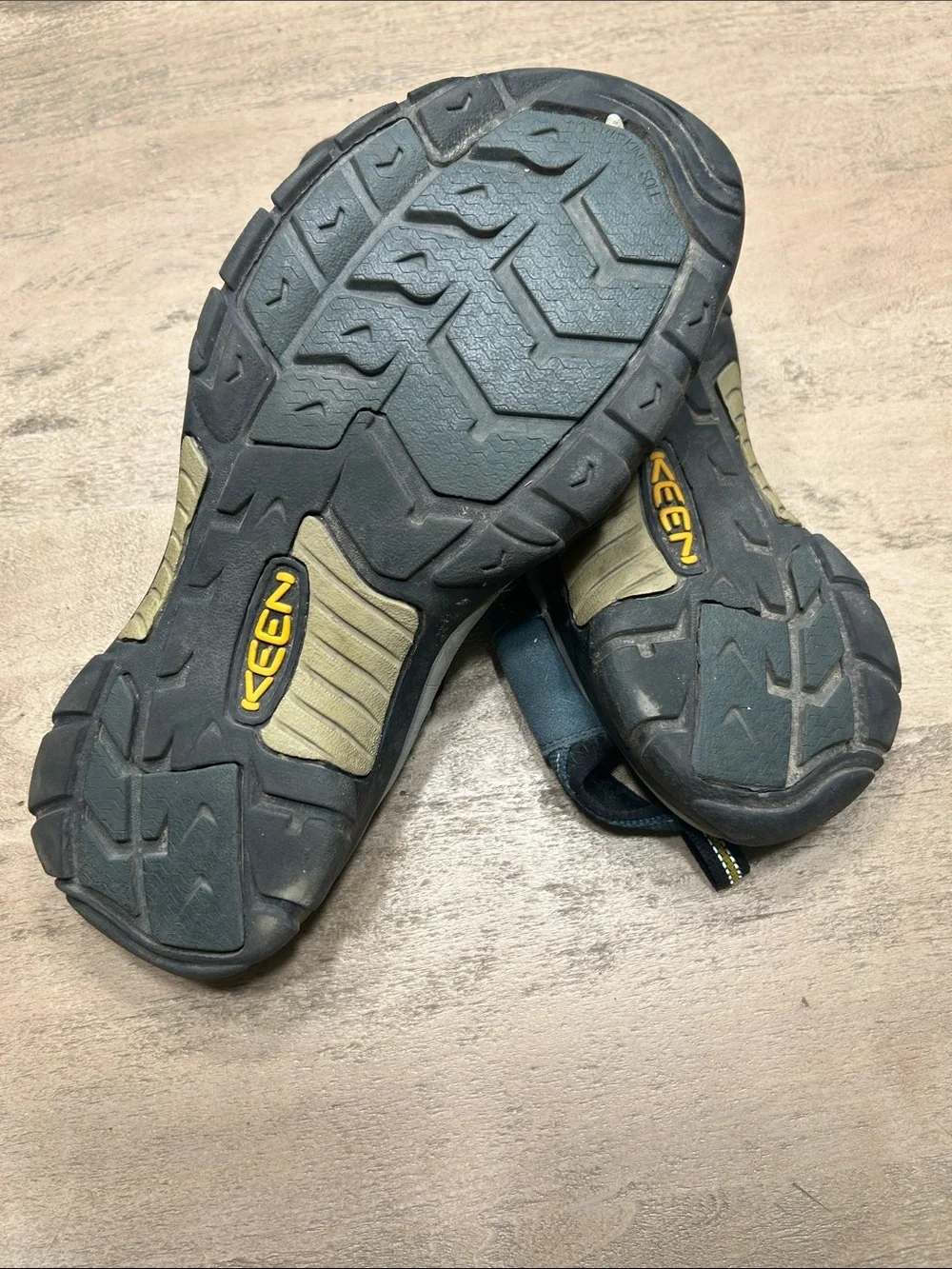 Keen Men's Teal and Yellow Closed-Toe Sports Sandals